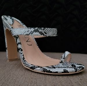 MACKIN J TOE RING SNAKEPRINT HEELED MULE SANDALS